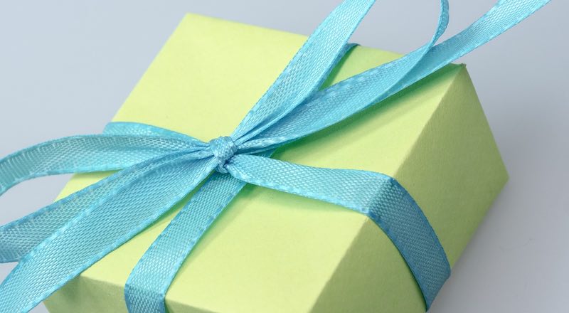 Что подарить мужчине на 35 лет - практичные советы по выбору подарка, идеи, что не нужно дарить
